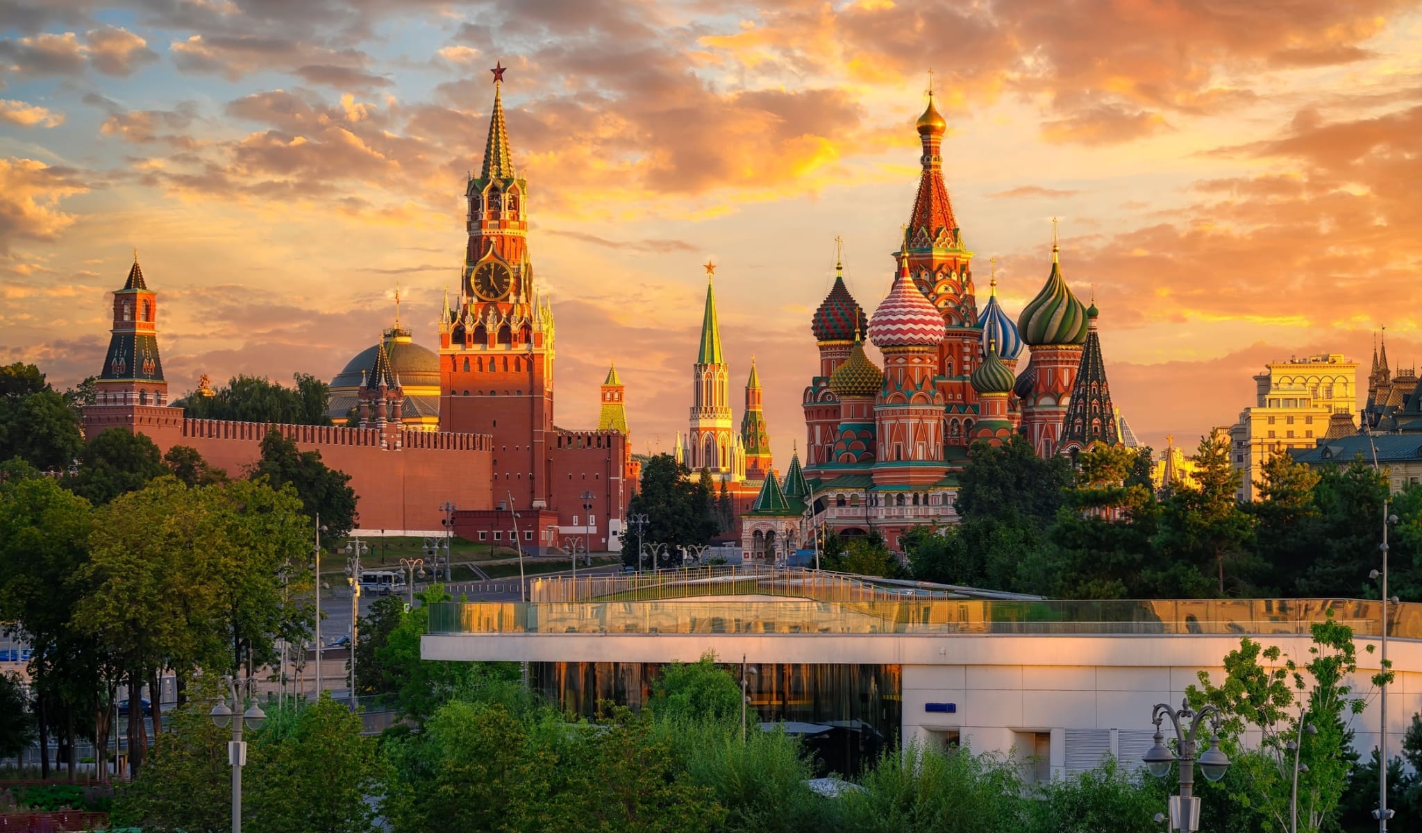 Aleksandr Dugin's World of Particulars